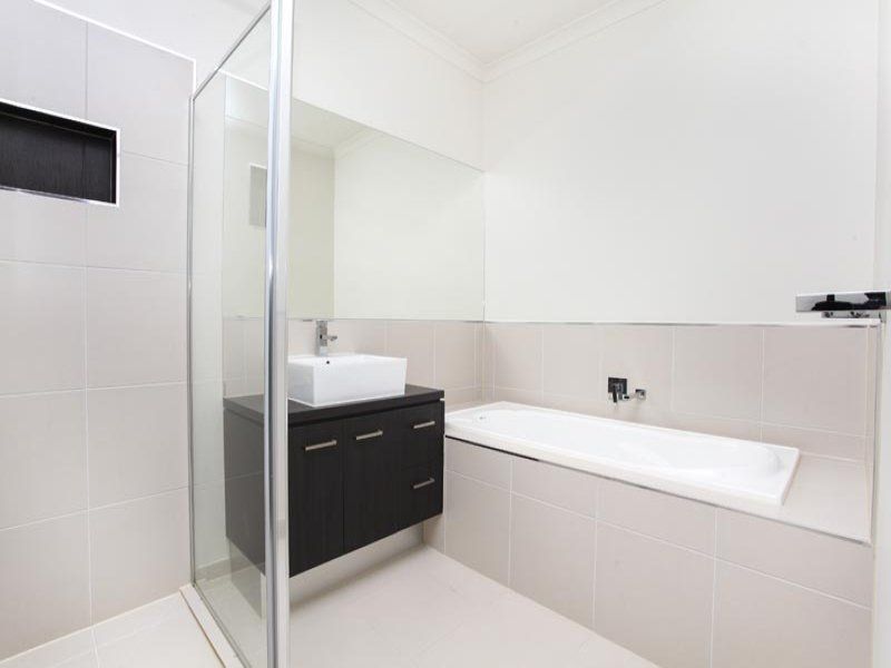 111 Oakview Parade, Caroline Springs - Thumbnail 8