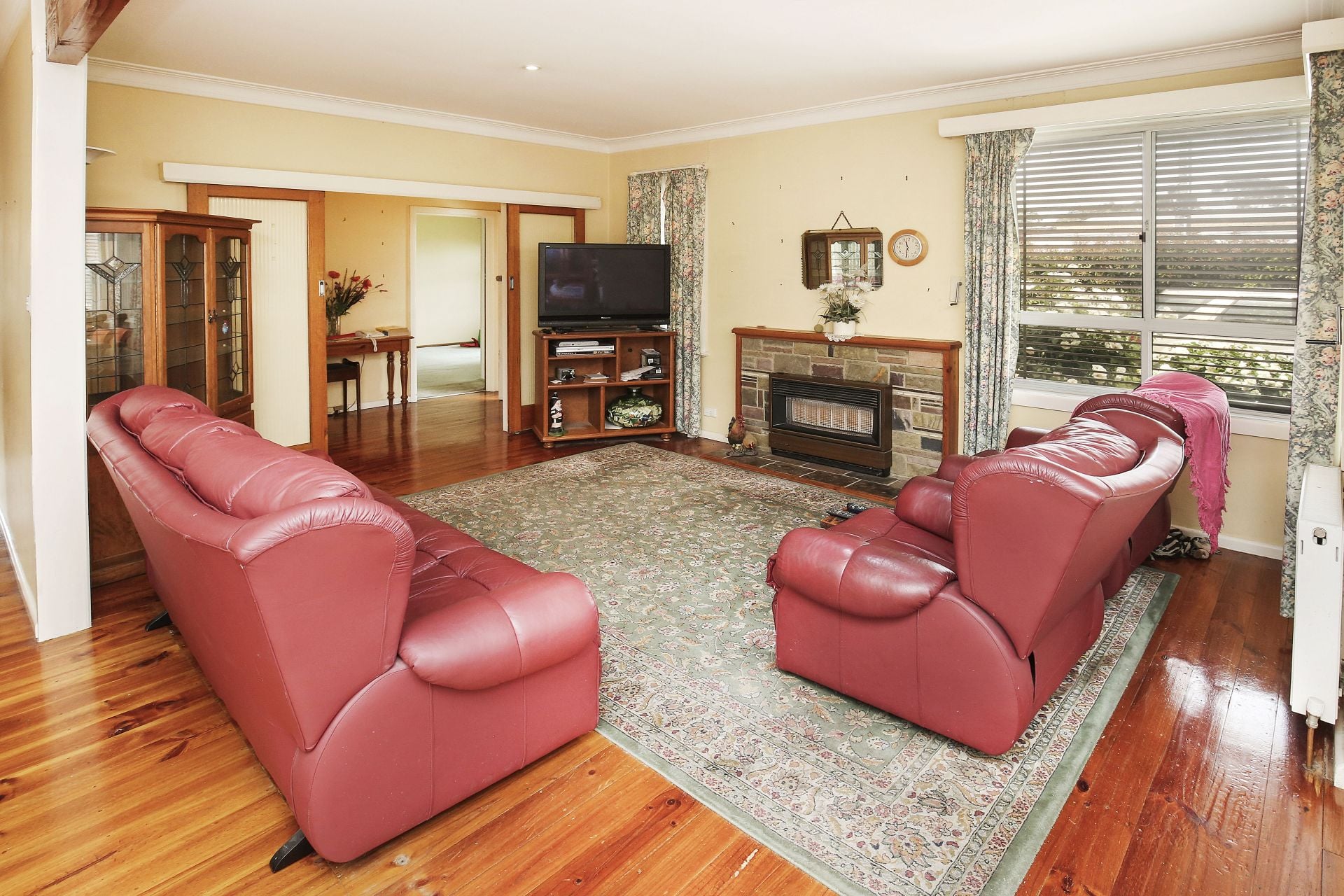 DOUBLE STOREY DELIGHT WITHIN WALKING DISTANCE TO LATROBE UNIVERSITY