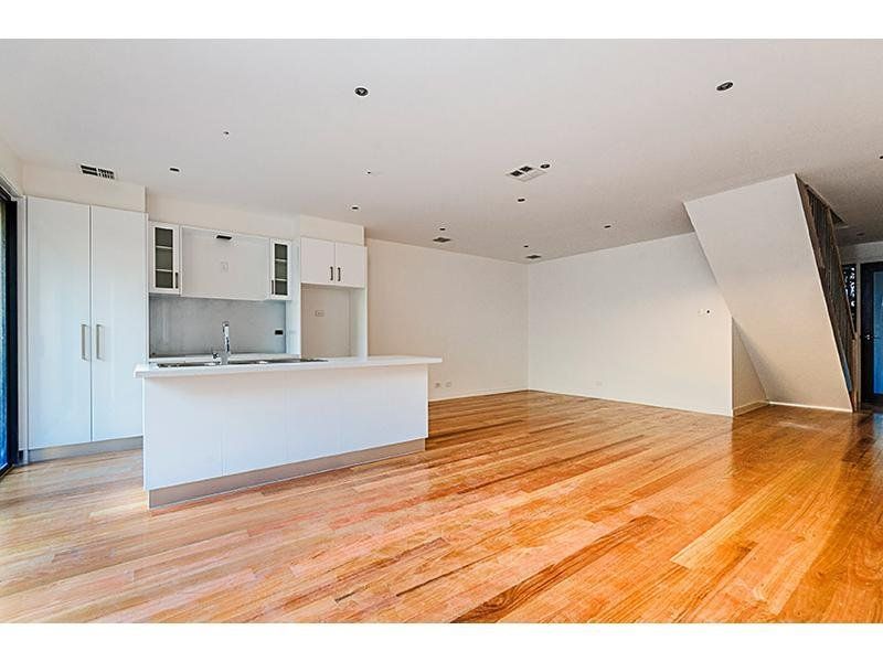 15 Parkside Crescent, Seaholme - Thumbnail 2