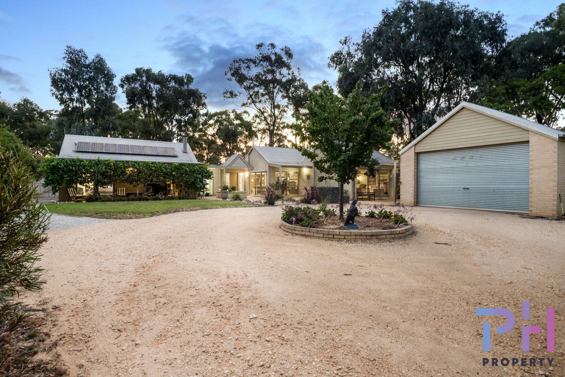 21-23 Backhaus Street WHITE HILLS VIC