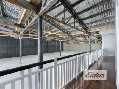 OFFICE/WAREHOUSE FREESTANDER WITH MAJOR EXPOSURE!