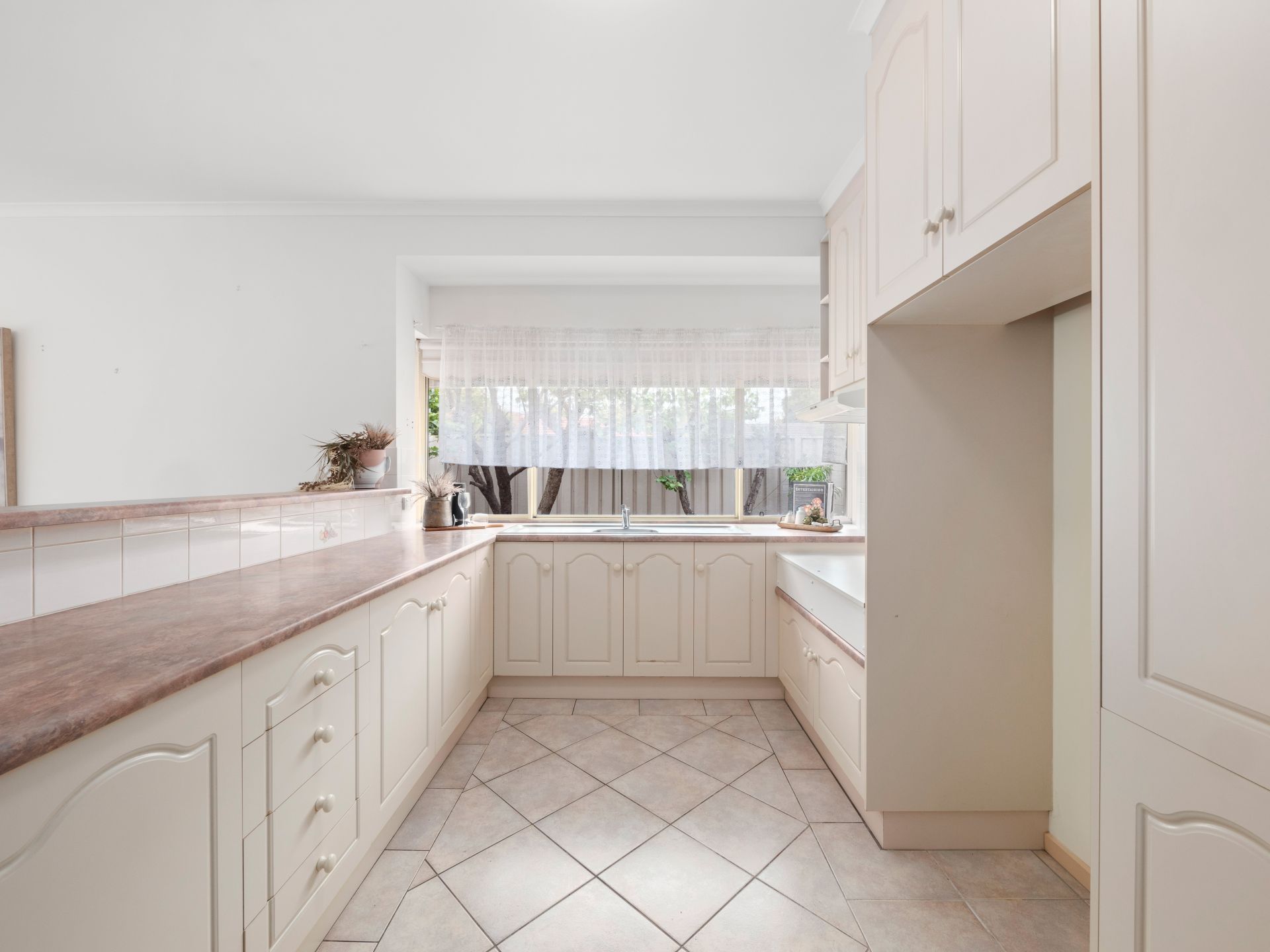 12 Charles Street, Allenby Gardens - Thumbnail 5