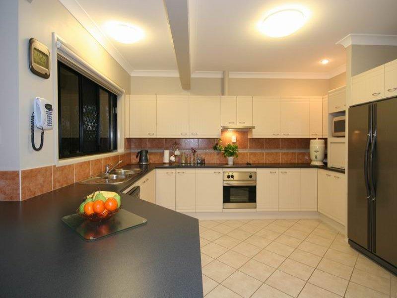 70 Landsborough Parade GOLDEN BEACH QLD, Golden Beach - Thumbnail 2