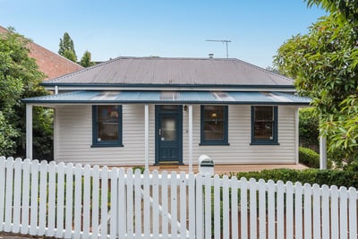 Walk to Work,  Spacious 3 Double Bed House, Pets on Application