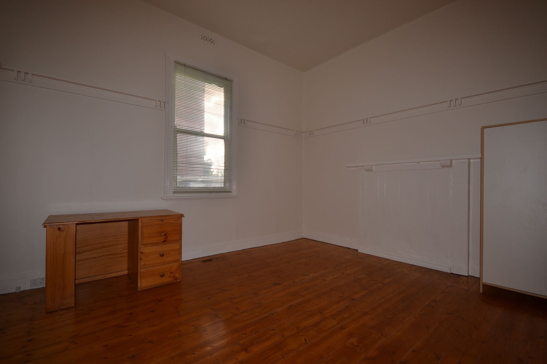 4 BEDROOM PLUS STUDY BEAUTIFULLY RENOVATED INSIDE