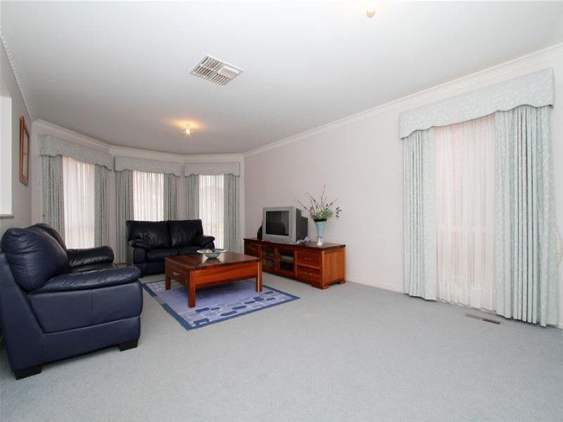Family Home, Close to Everything!