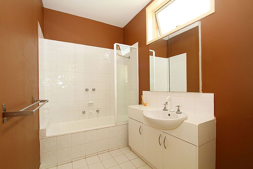 LOW MAINTENANCE LIVING IN SUPERB LOCATION