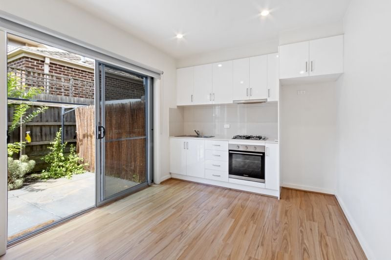 2/3 Barry Street, Reservoir