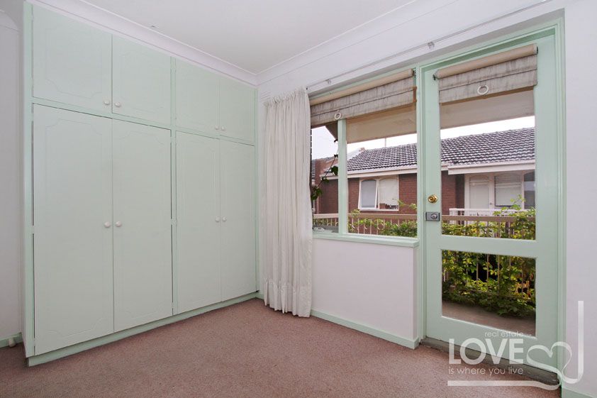 IMMACULATELY PRESENTED WITH THREE BEDROOMS