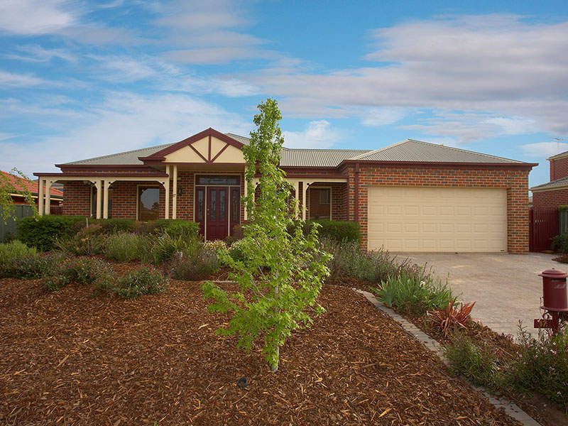 17 Victoria Way, Caroline Springs - Thumbnail 2