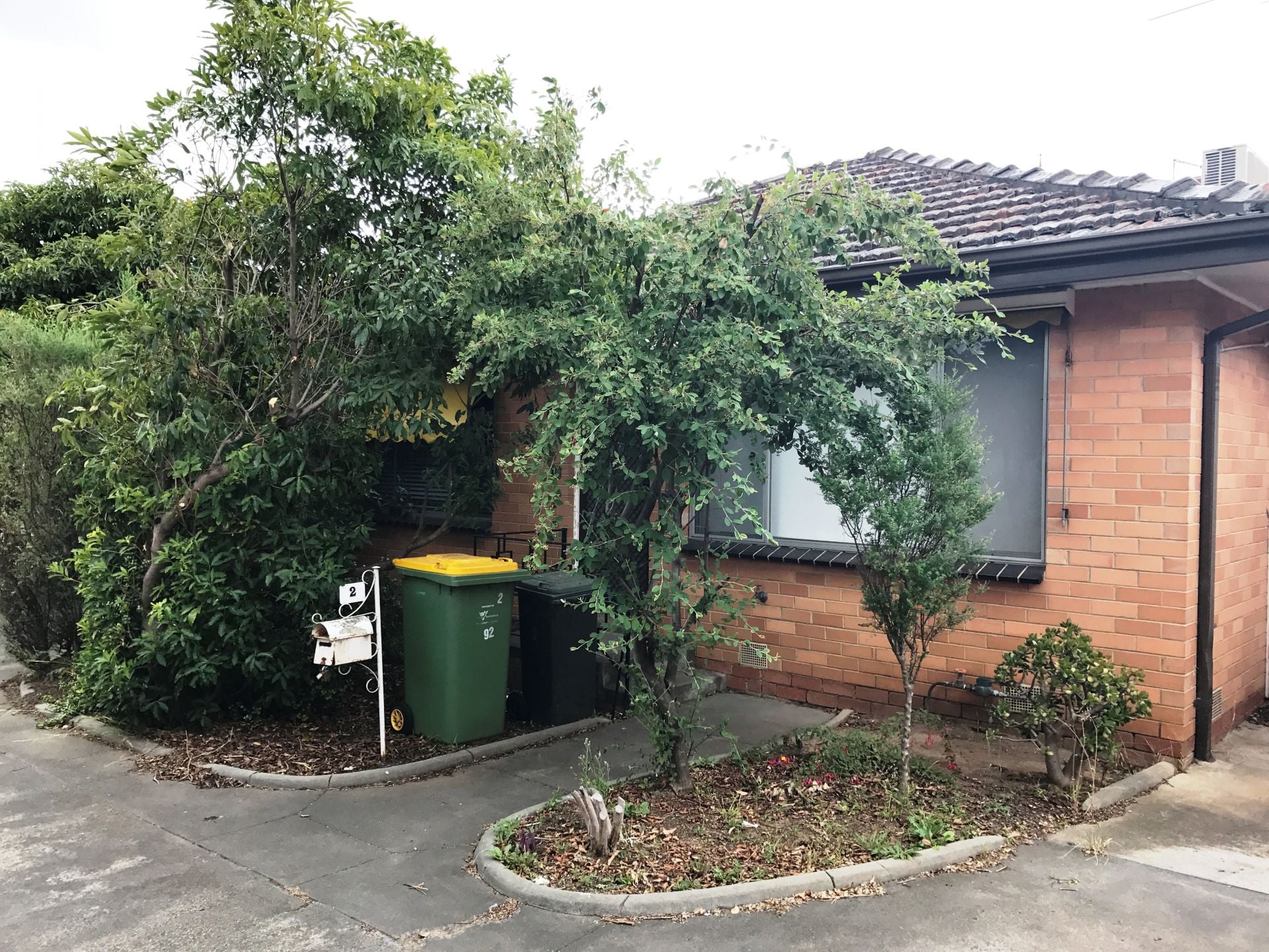 NEAT & TIDY 2 BEDROOM UNIT!