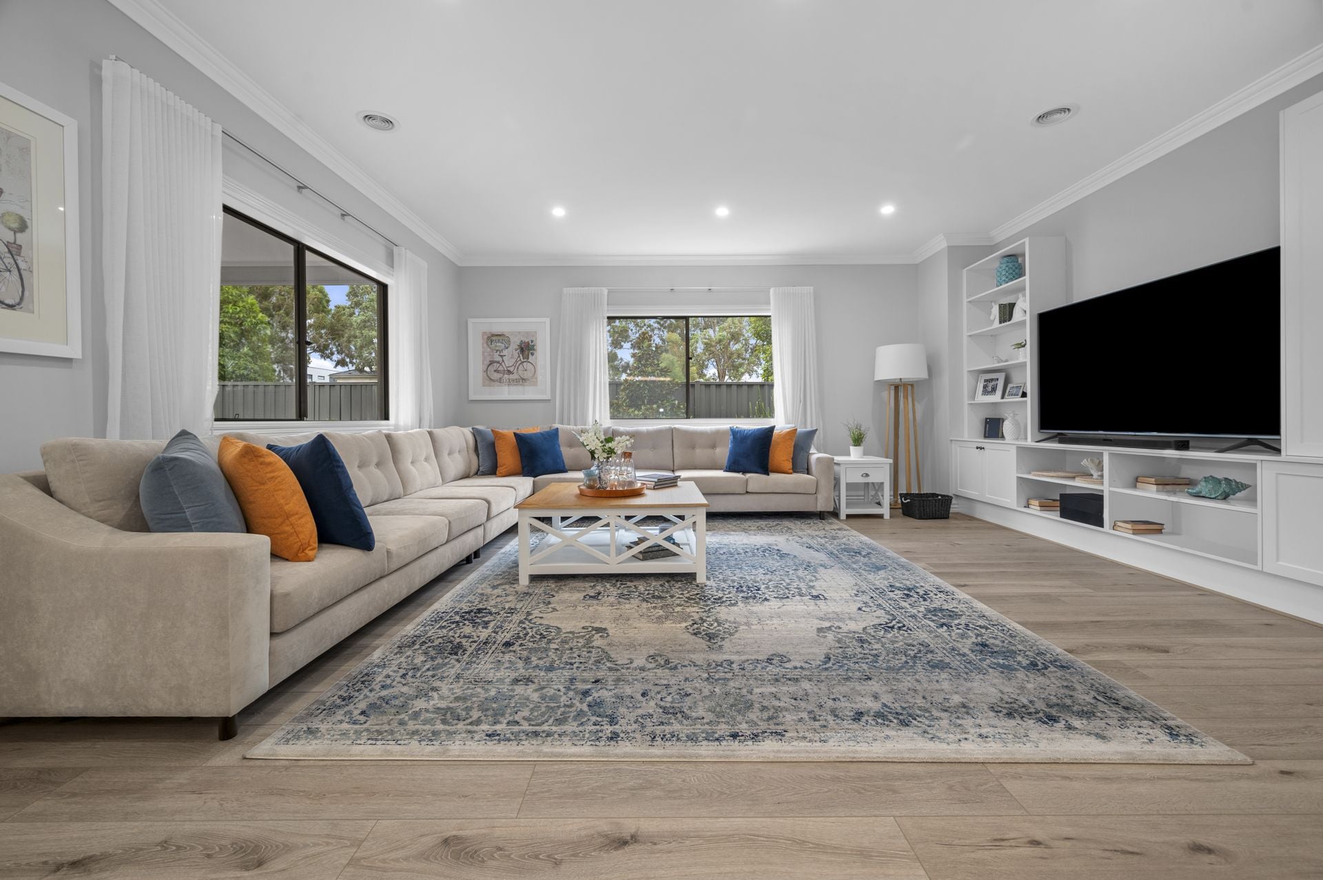 FULLY FURNISHED EX DISPLAY FAMILY HOME