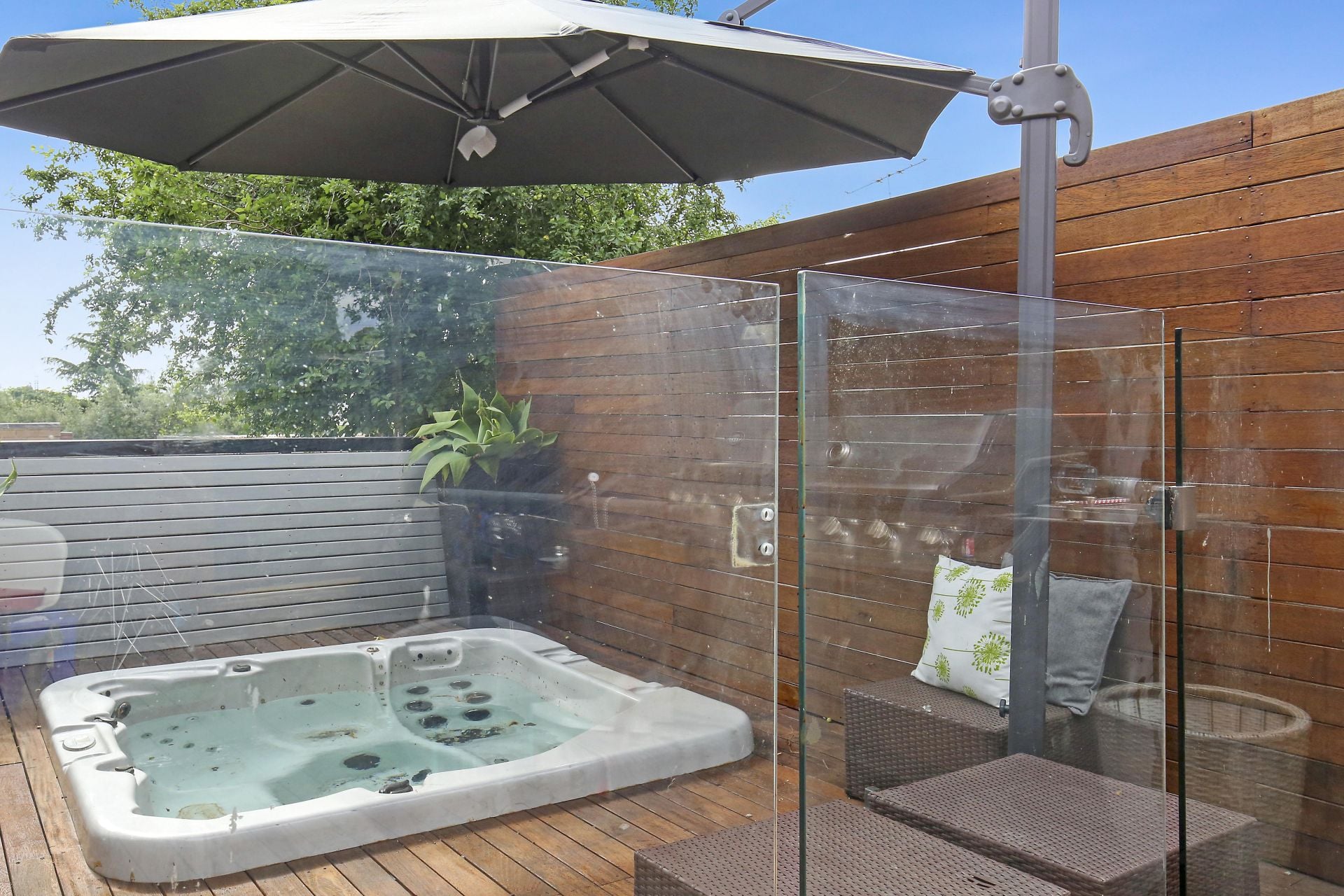 Innovative Entertainer With Spa Alfresco