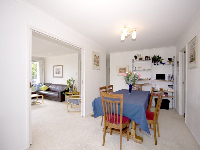 14 Martens Crescent, Weston - Thumbnail 8