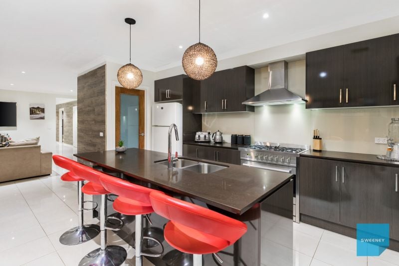 10 Aubisque Close, Fraser Rise - Thumbnail 4