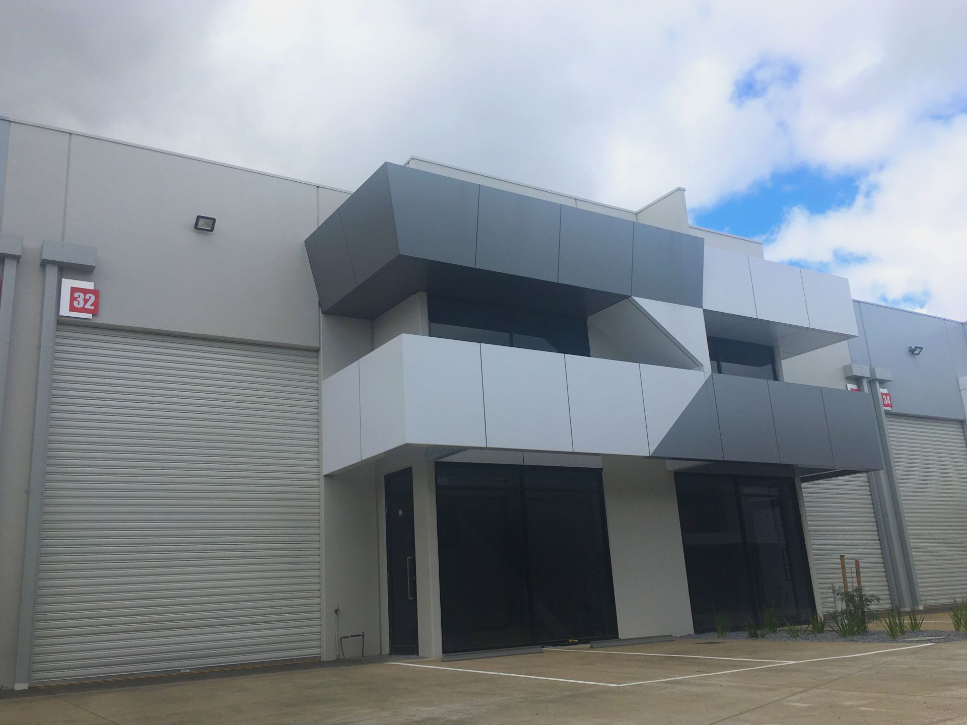 High Quality Industrial Buildings with air conditioned offices
*Exposure to Metropolitan Ring Road
*Warehouses - Thomastown
*Business Park - NOVO