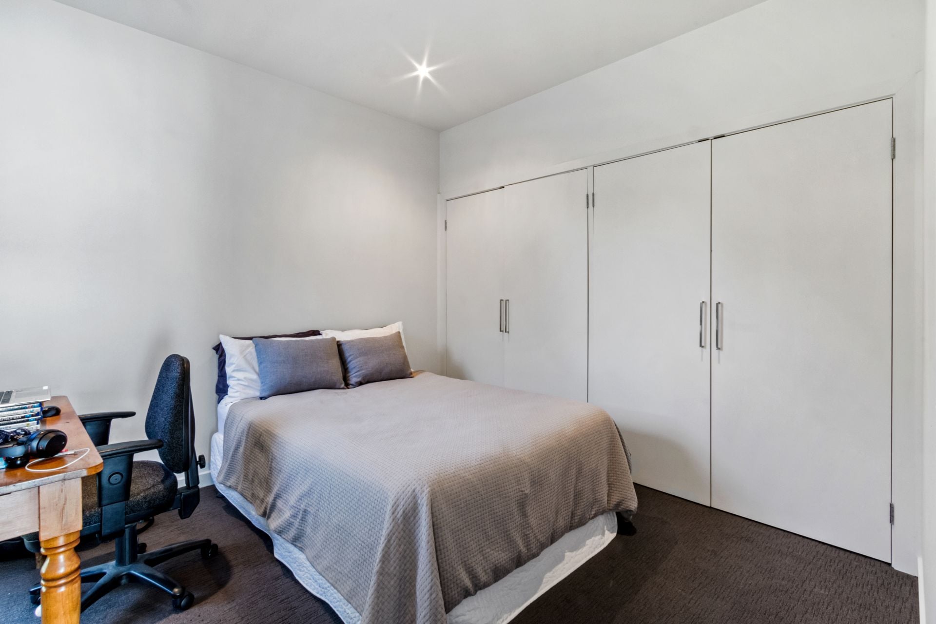 Stylish 2-Bedroom Townhouse in Melbourne's Trendy Inner North