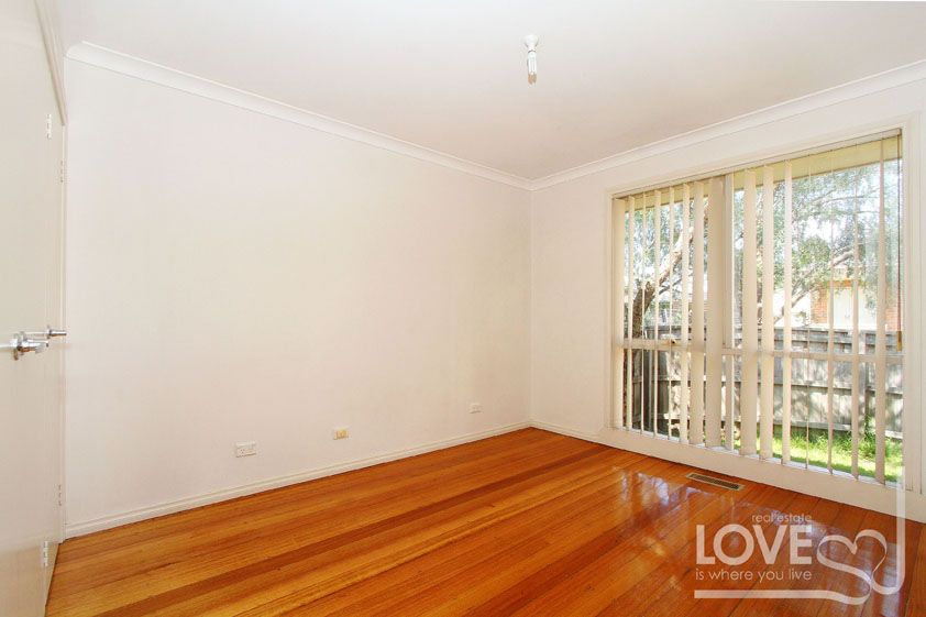 ATTRACTIVE HOME UNIT IN LUXURY LOCATION  *BONUS Garden maintenance included*