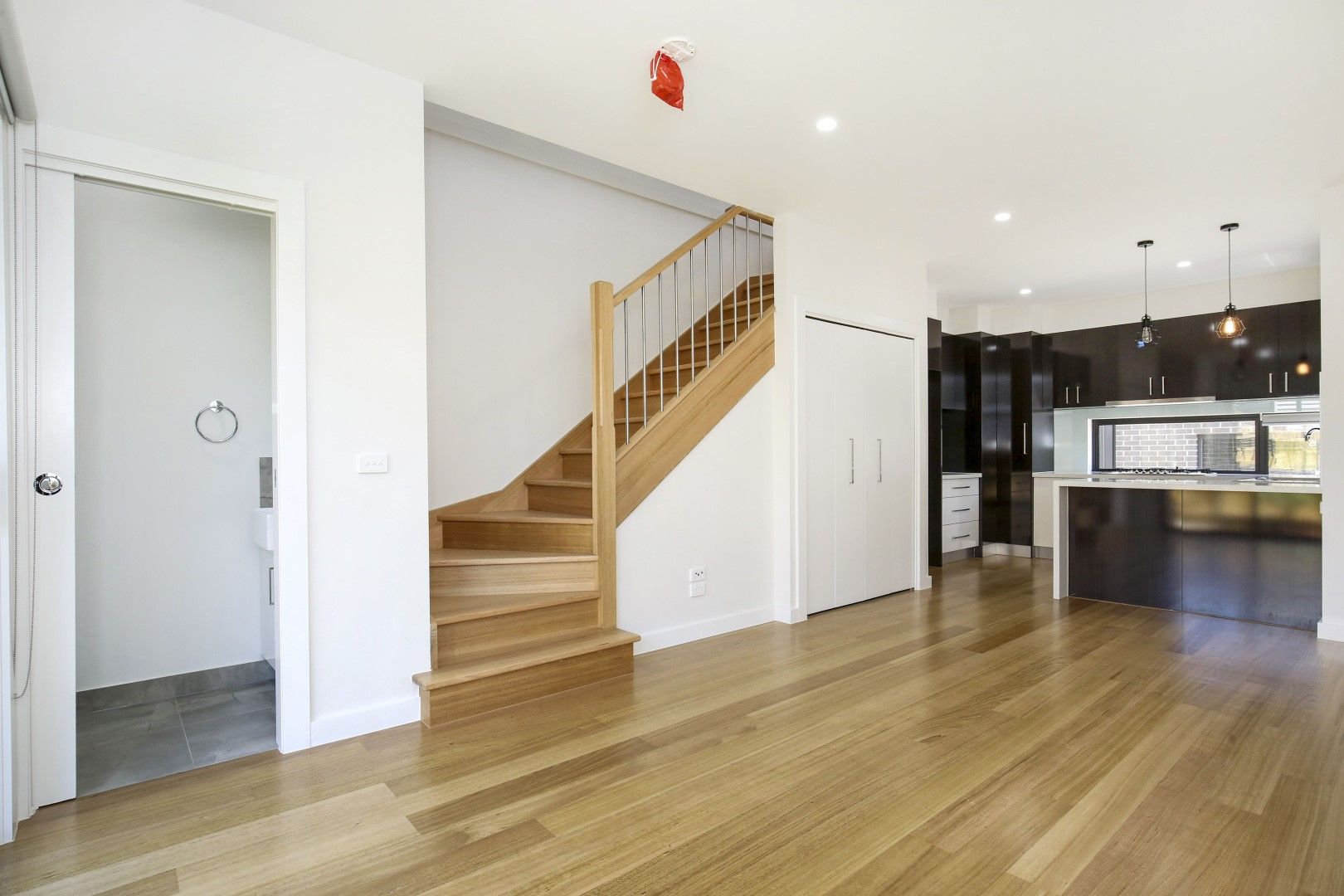 MODERN FULLY FURNISHED TOWNHOUSE