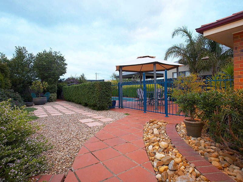 8 Davis Court, Altona Meadows - Thumbnail 3