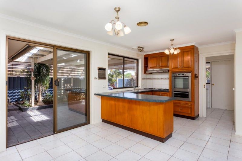 32 Scherman Drive, Altona Meadows - Thumbnail 3
