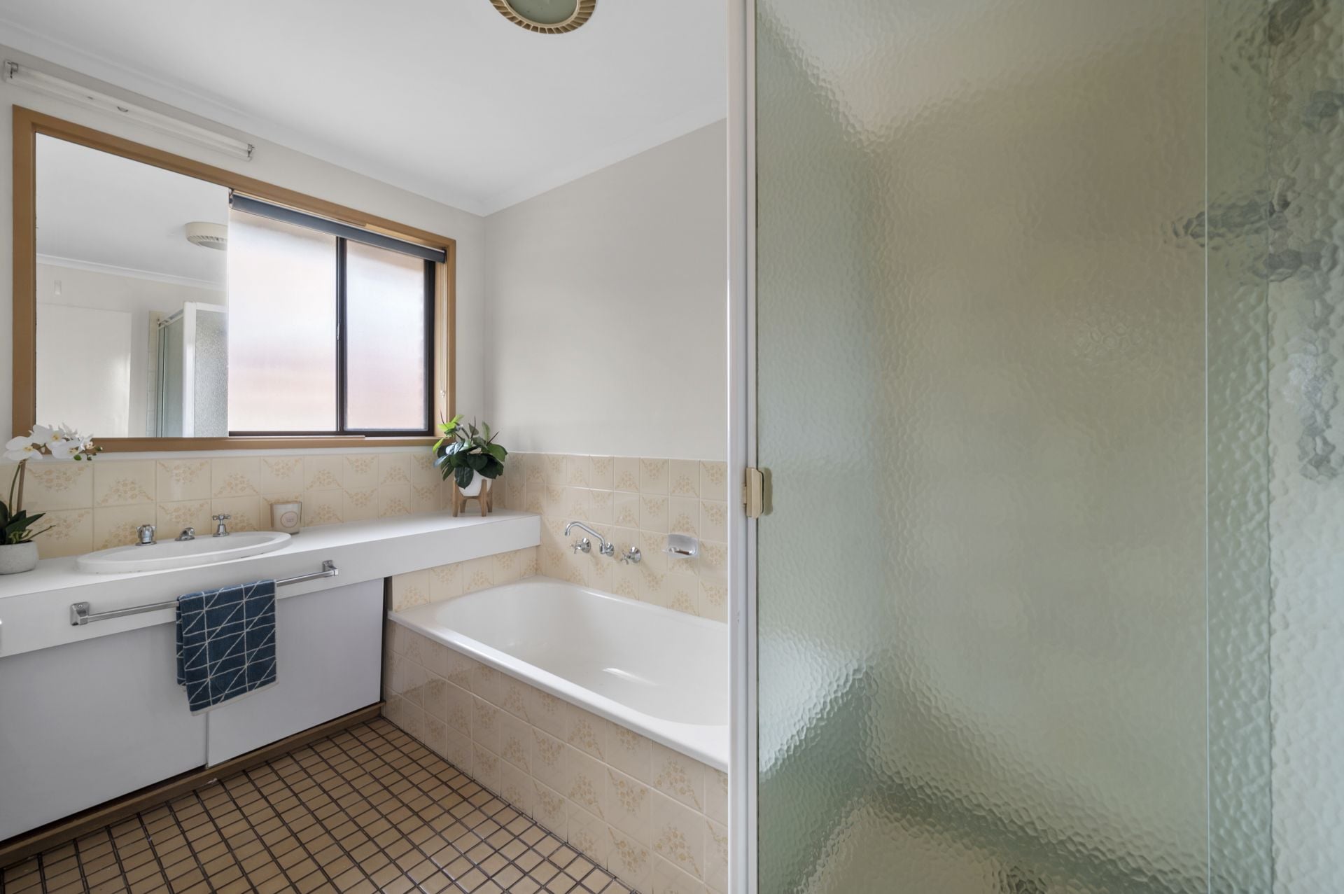 DUAL LIVING -  4 BEDROOMS, 2 BATHROOMS FAMILY HOME