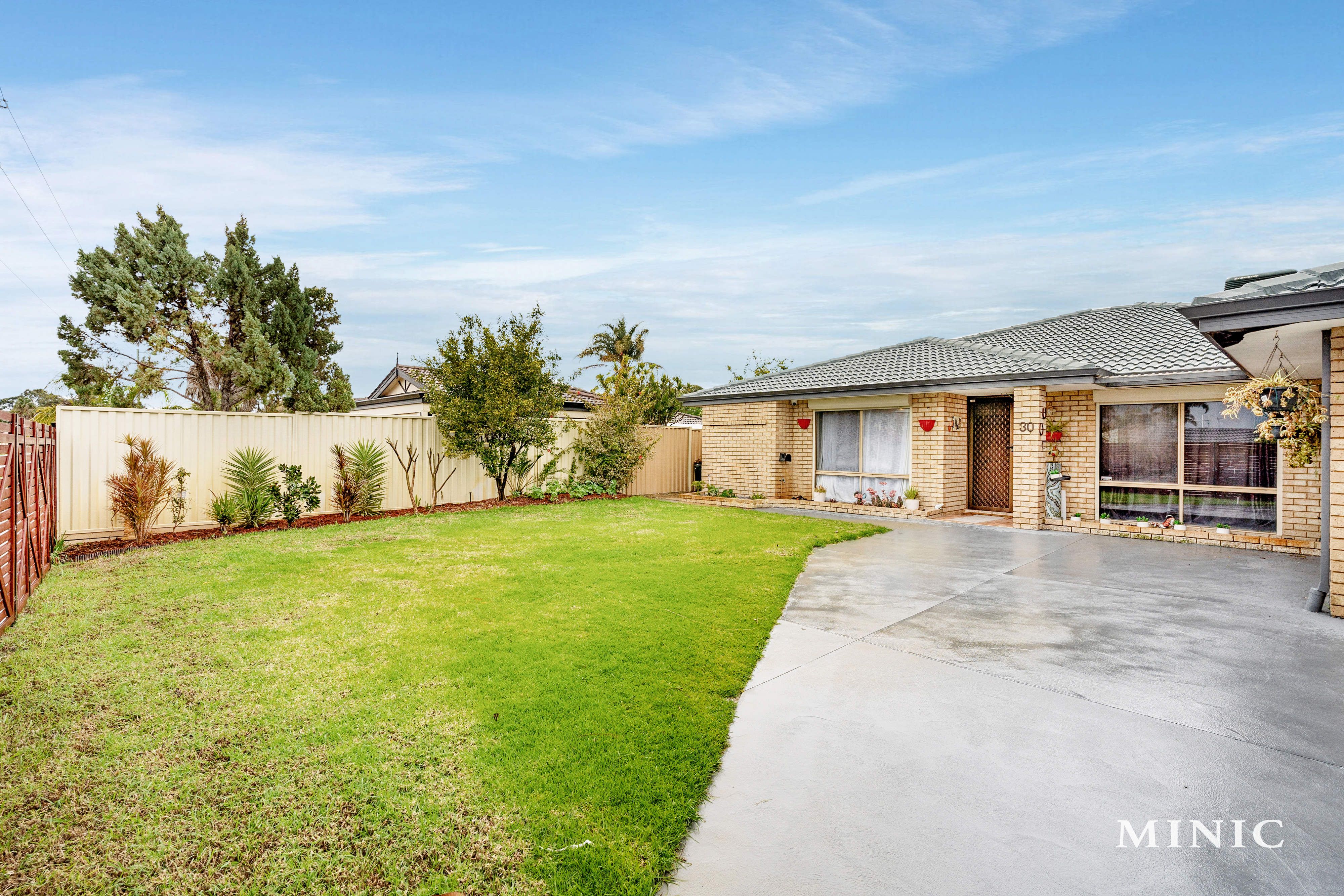 Real Estate For Sale 30 Forest Lakes Drive Thornlie , WA