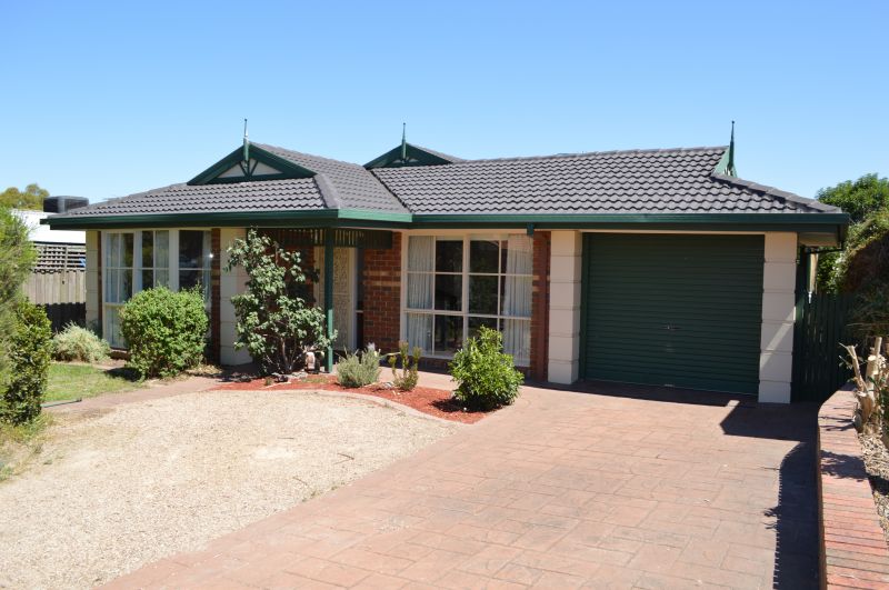 23 Greenview Court, Epping