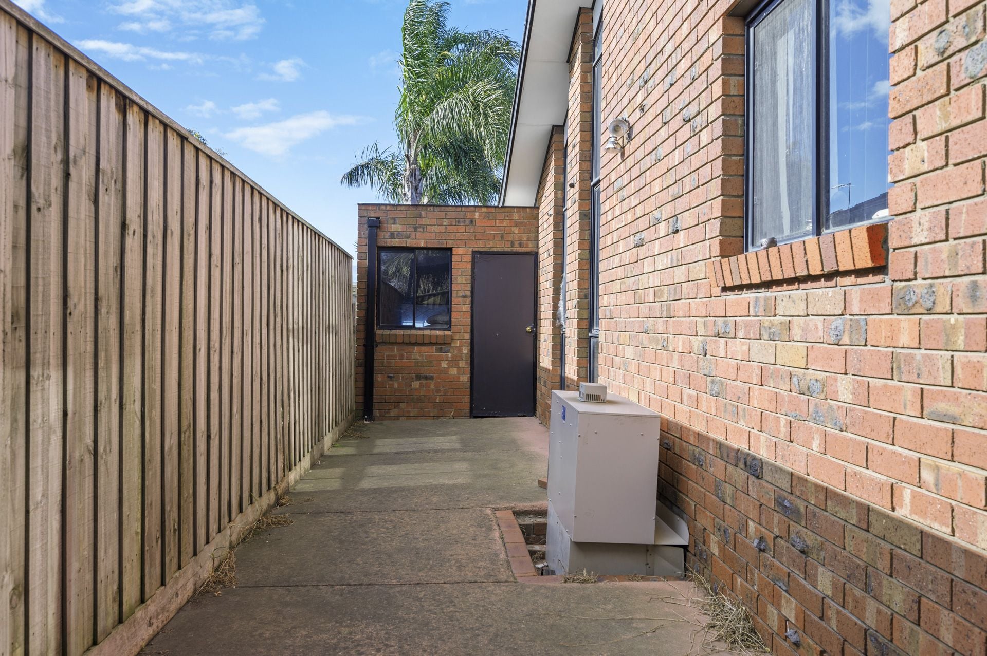 NO CORPORATE FEES -  3 BEDROOM UNIT/HOME