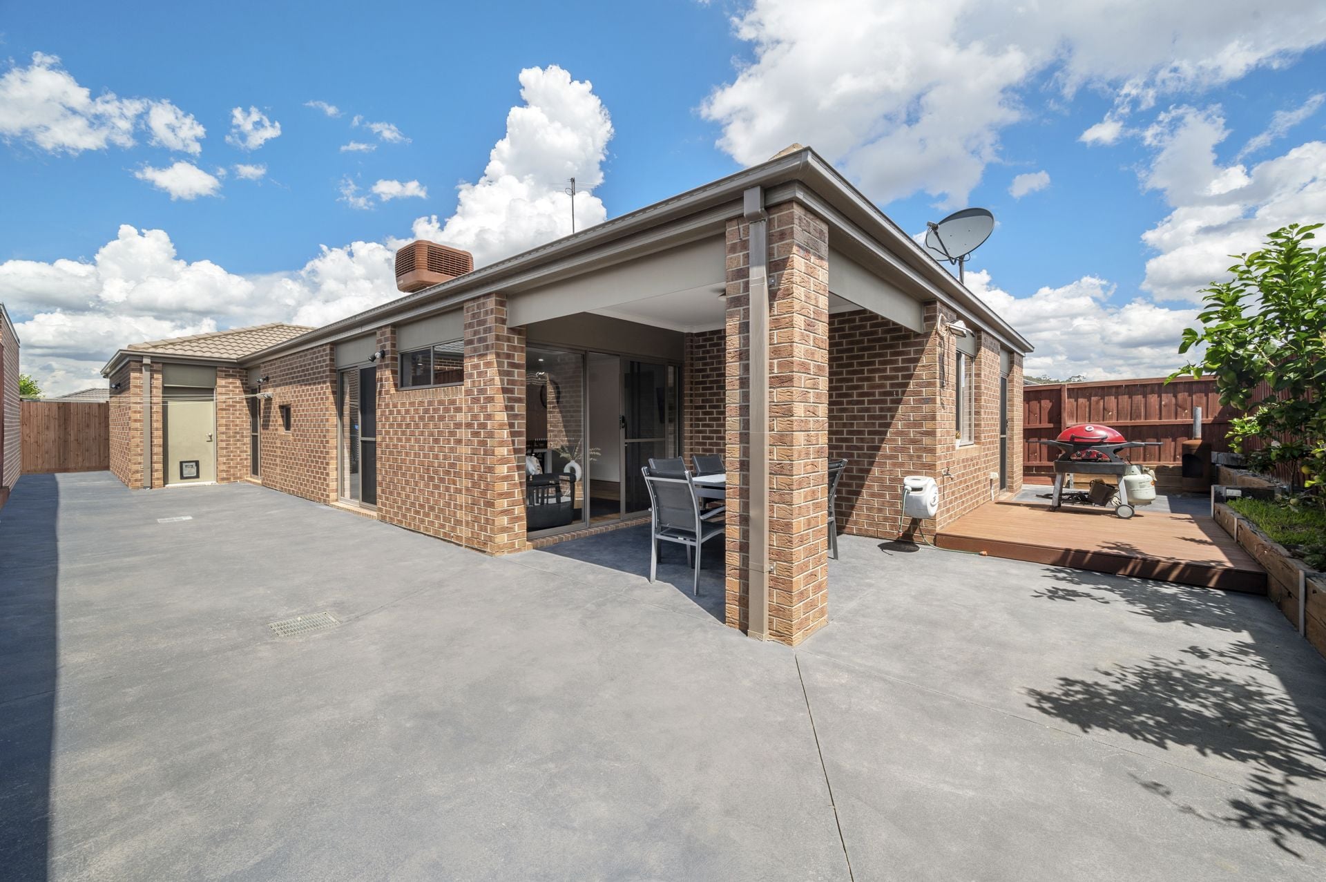Versatile Living in Prime Location