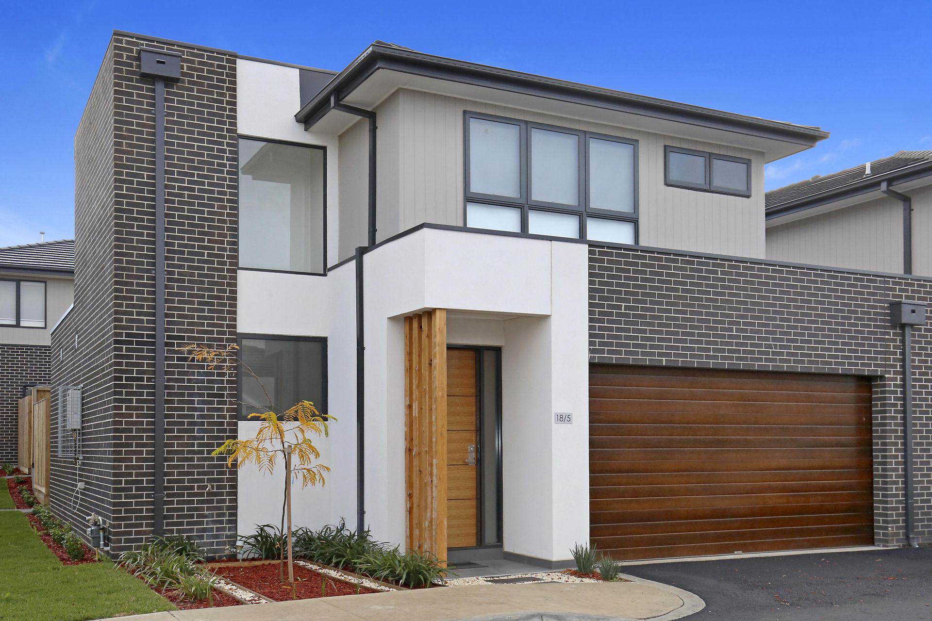 MODERN TOWNHOUSE