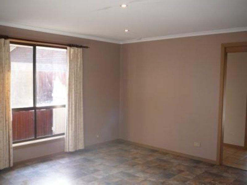 2/8 Crellin Avenue, Altona Meadows - Thumbnail 4