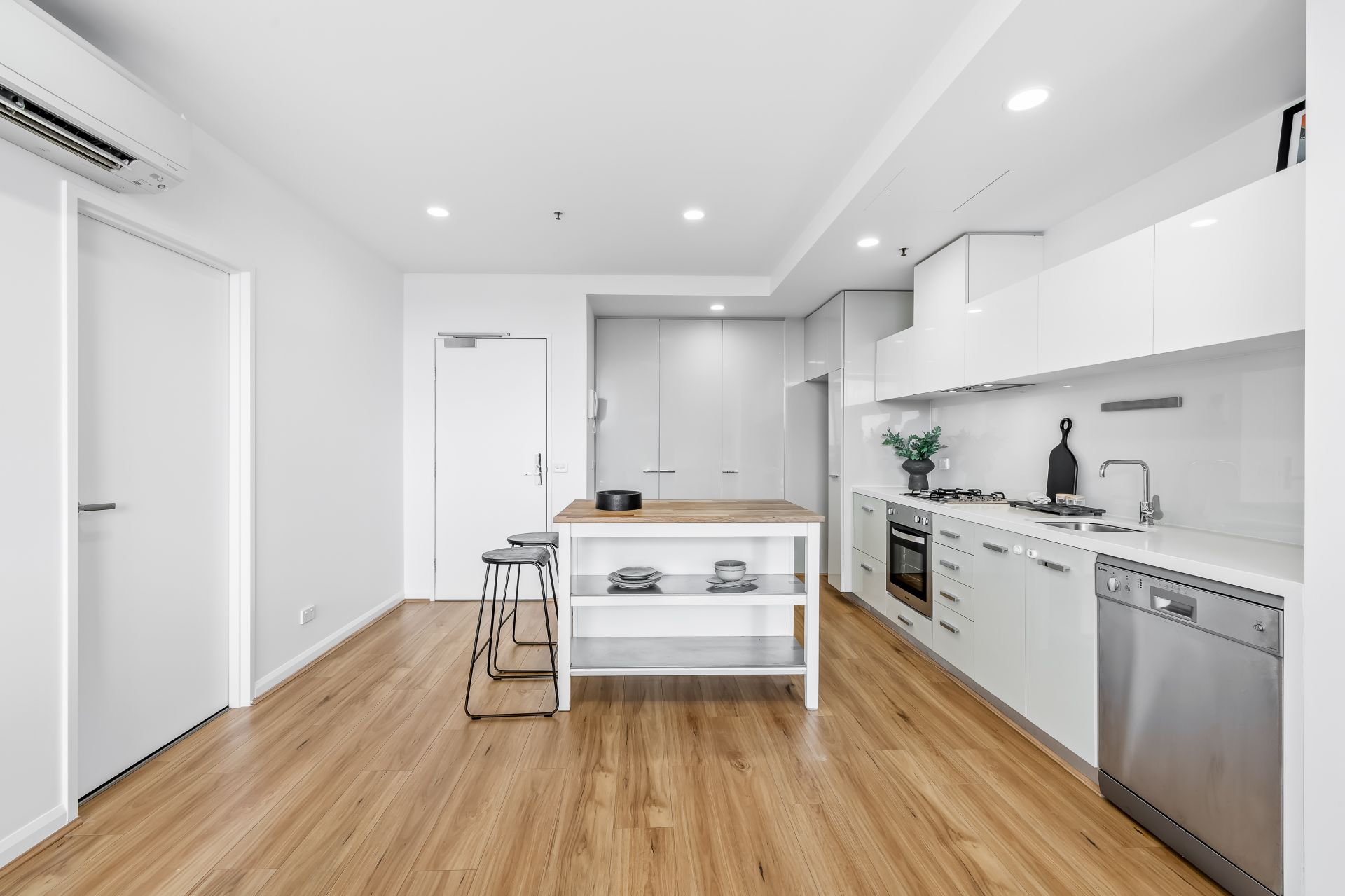 808/8 Breavington Way, Northcote - Thumbnail 6