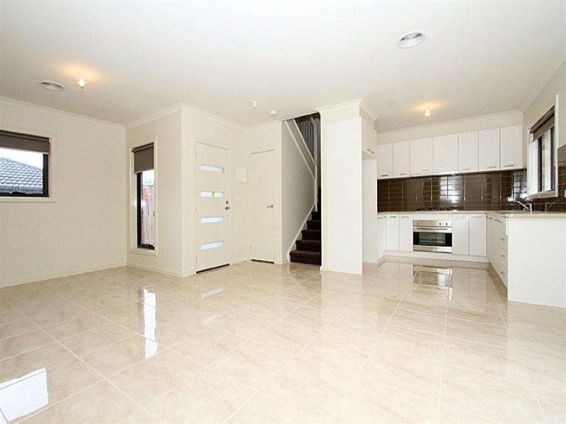 2/216 Spring Street, Reservoir