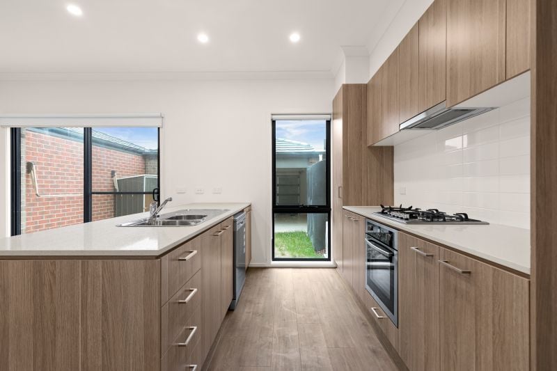 12/2 Westonbury Drive, Truganina