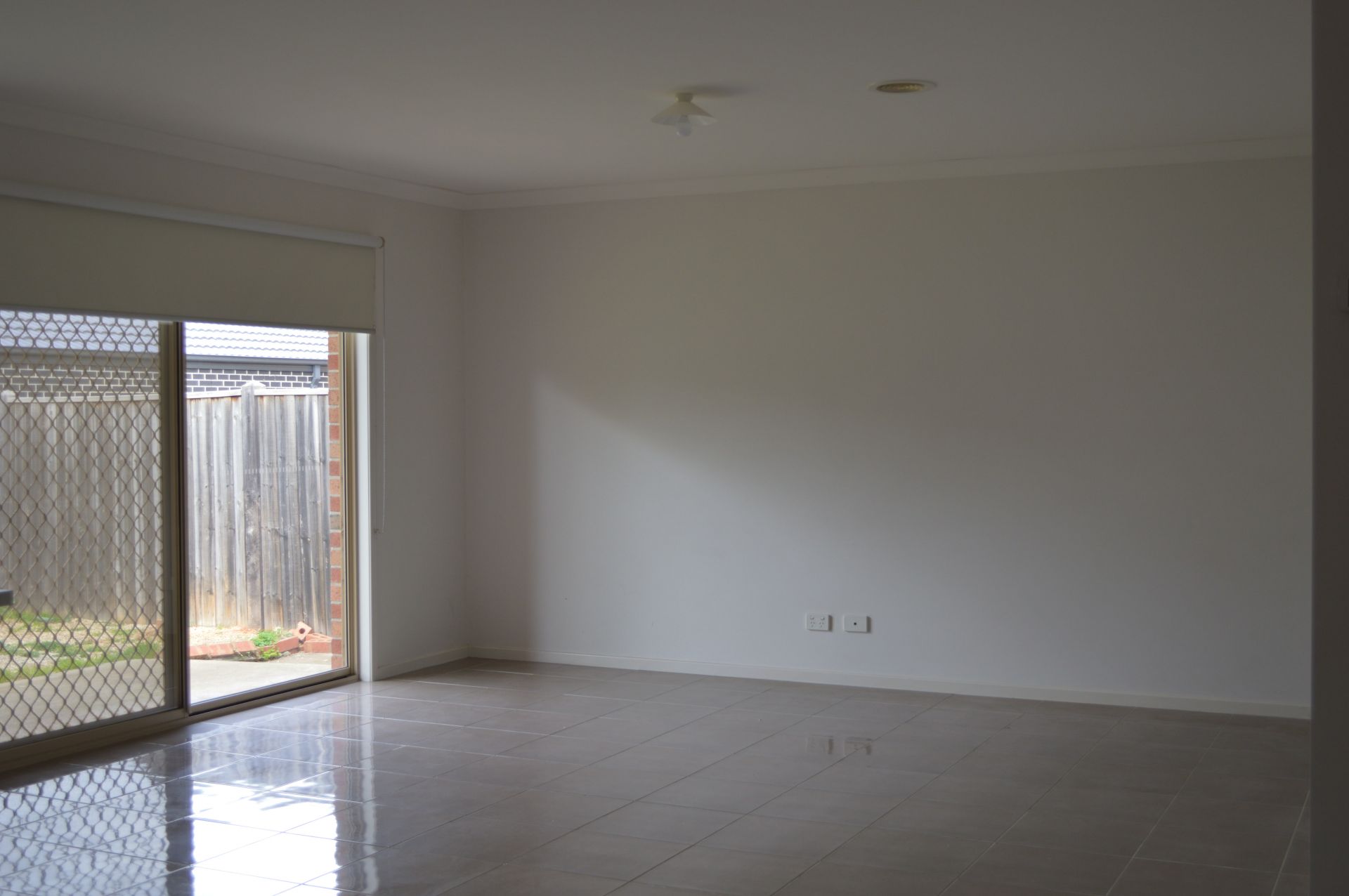 FAMILY LIVING IN WOLLERTS BEST LOCATION