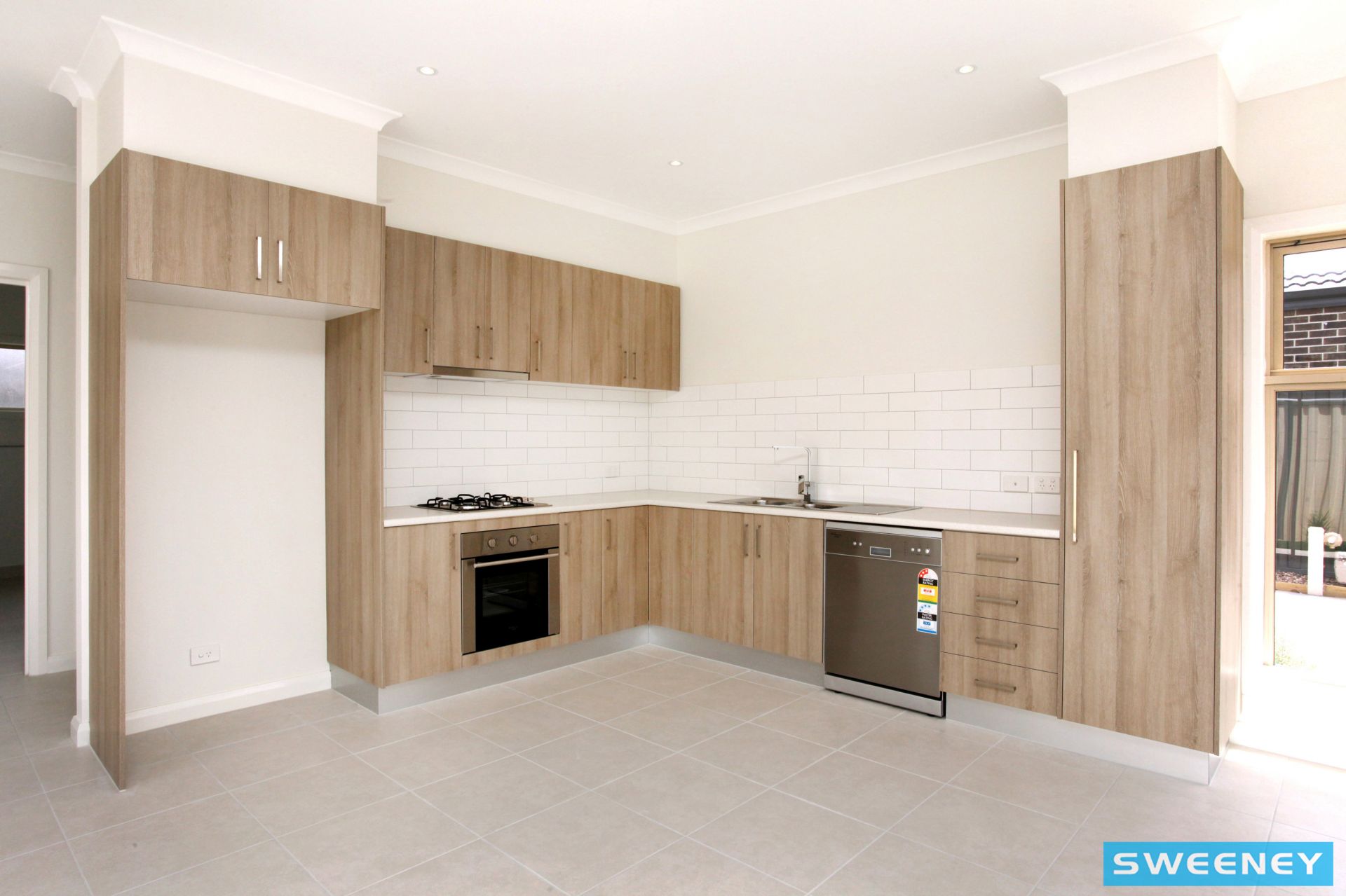 3/2 Lane Place, Hillside - Thumbnail 3