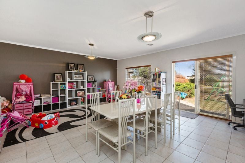 8 Lakeside Drive, Point Cook - Thumbnail 7