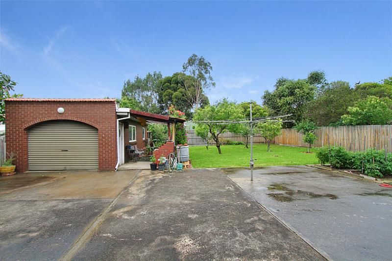 Four Bedroom Home in Thornbury! Enough Said
