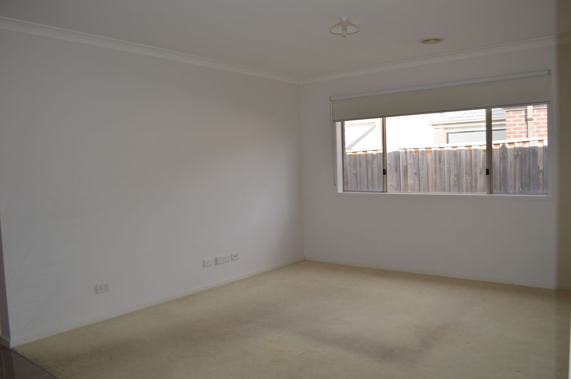 FAMILY LIVING IN WOLLERTS BEST LOCATION