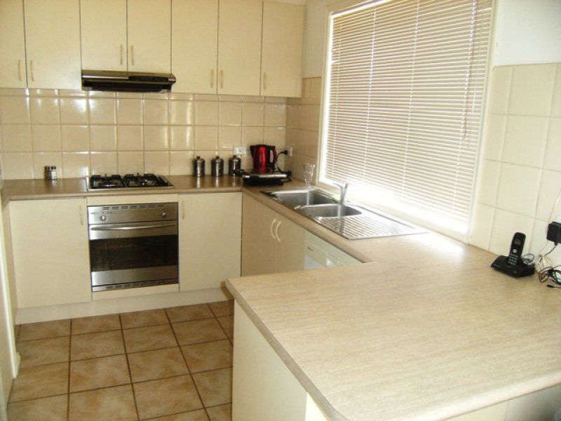 20 Nullarbor Place, Caroline Springs - Thumbnail 3