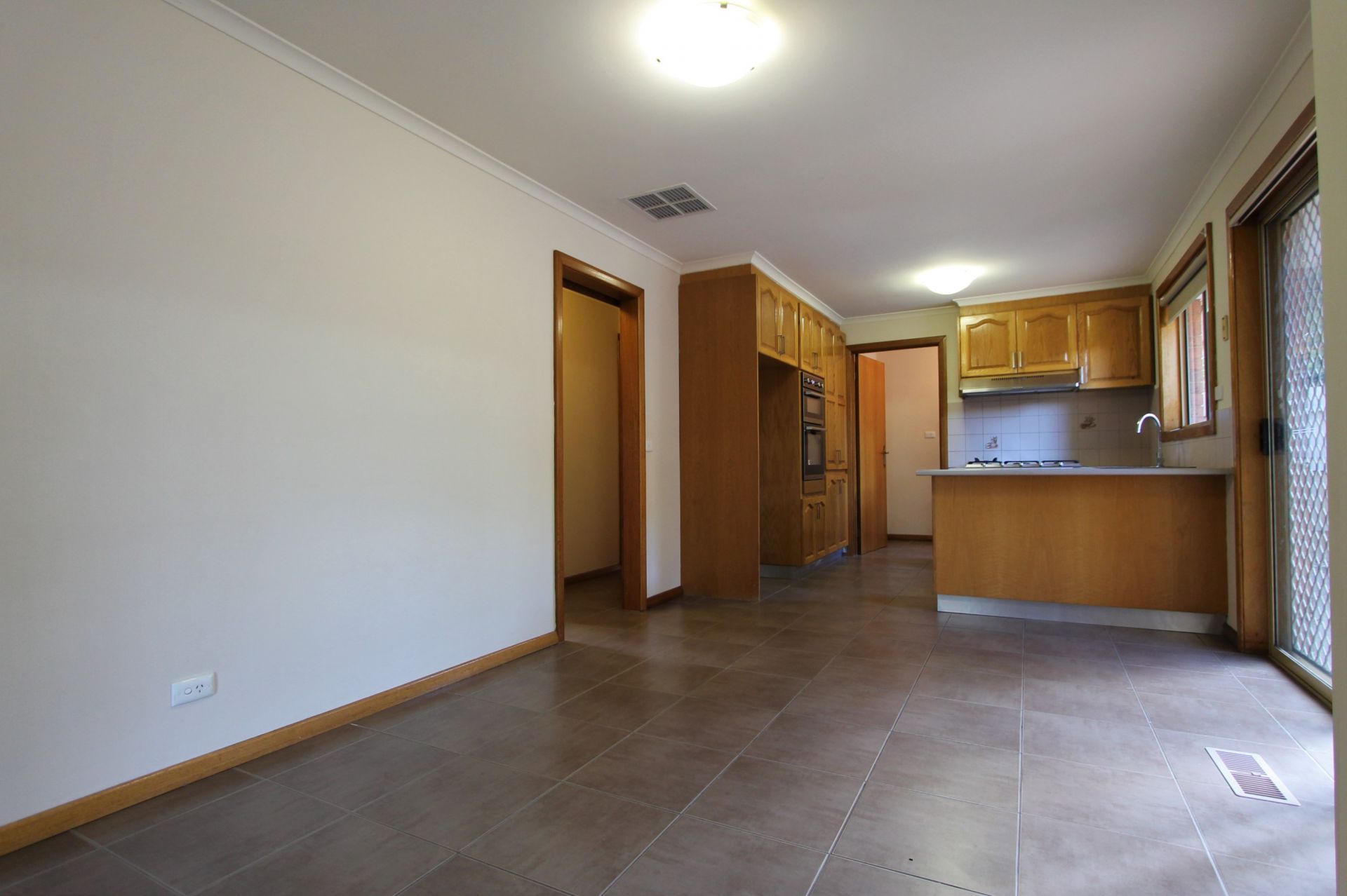 WELL PRICED, FANTASTIC LOCATION!!