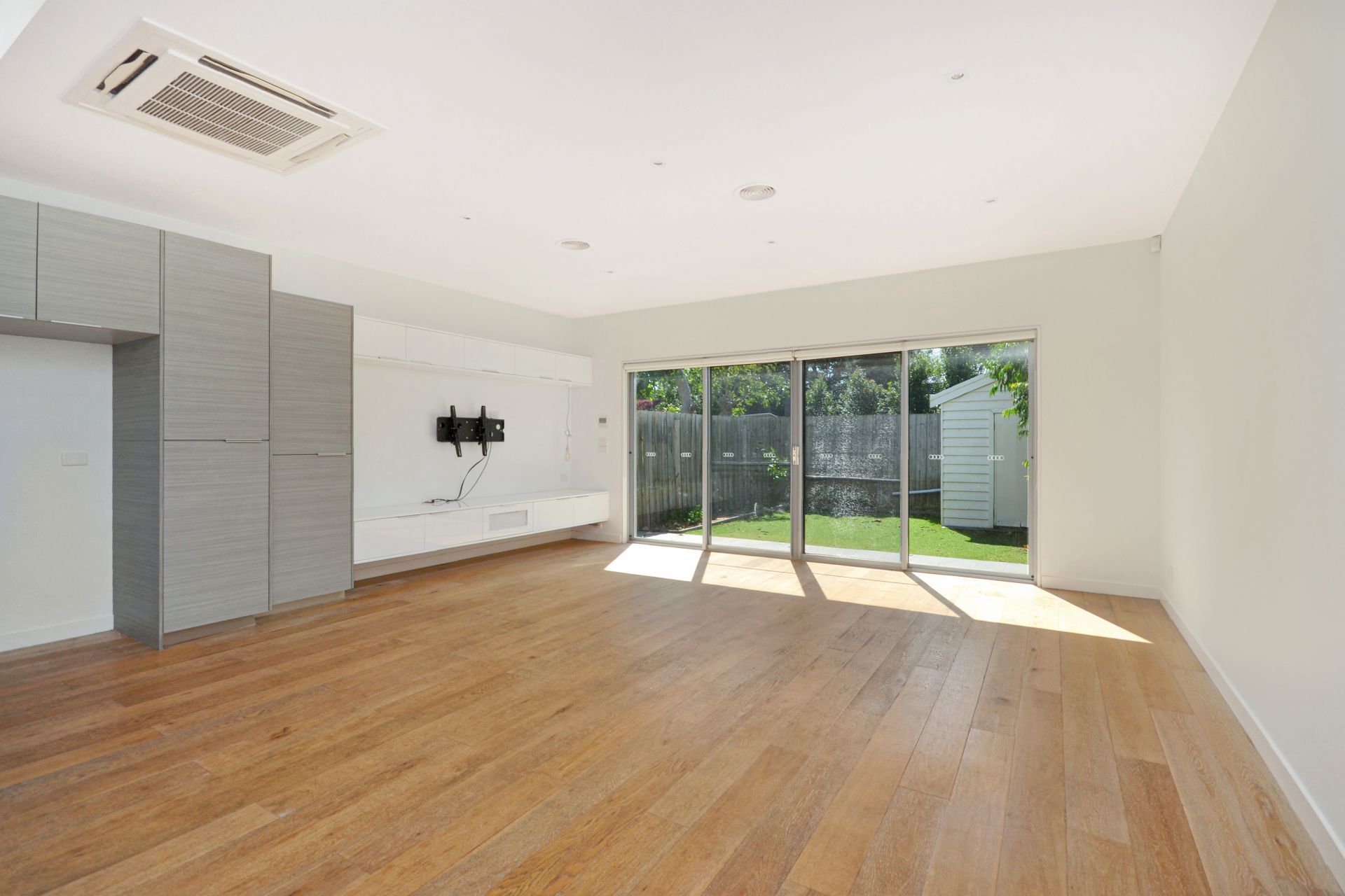 EXQUISITE ELEGANCE IN THE HEART OF THORNBURY