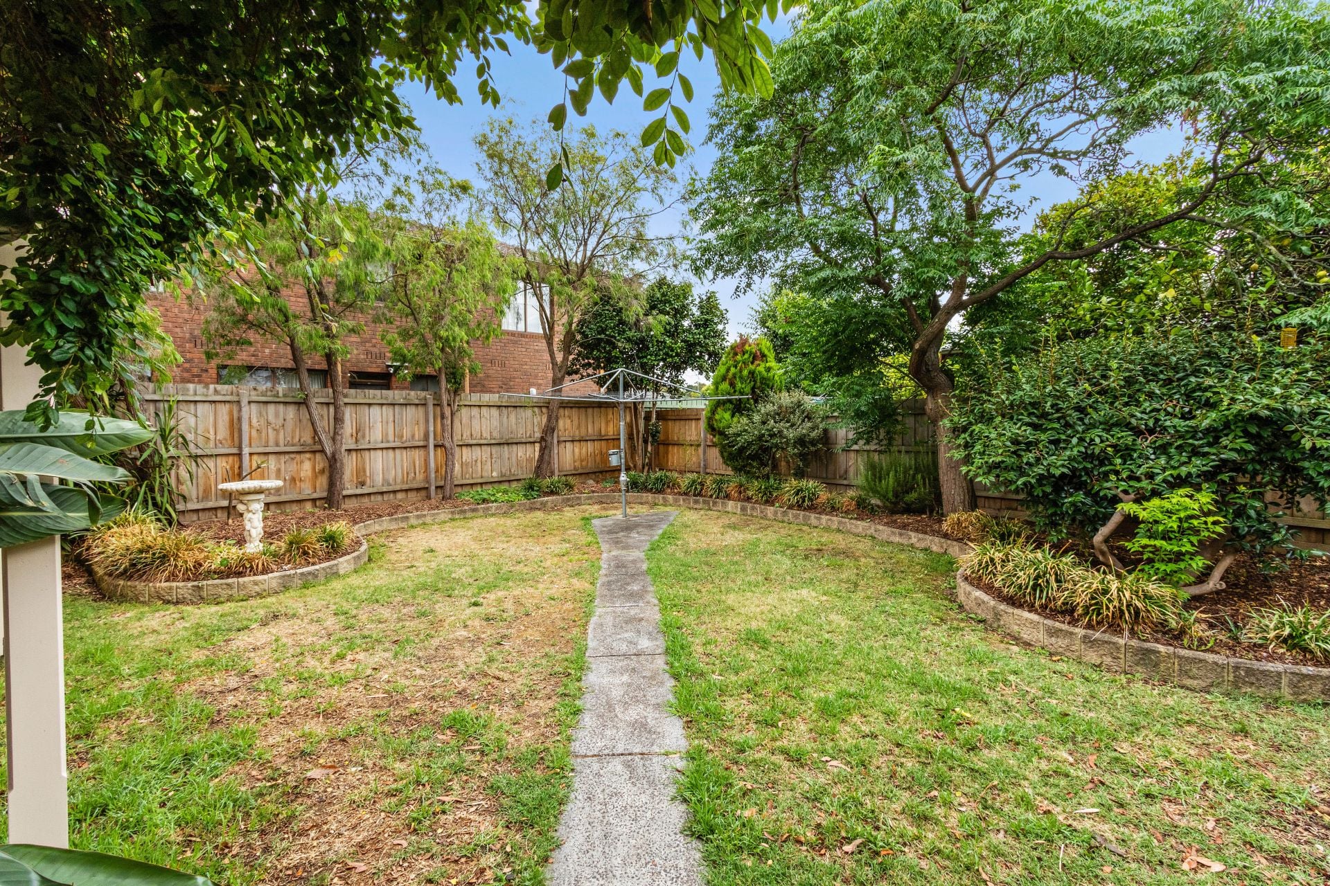 LEAFY LOCATION!