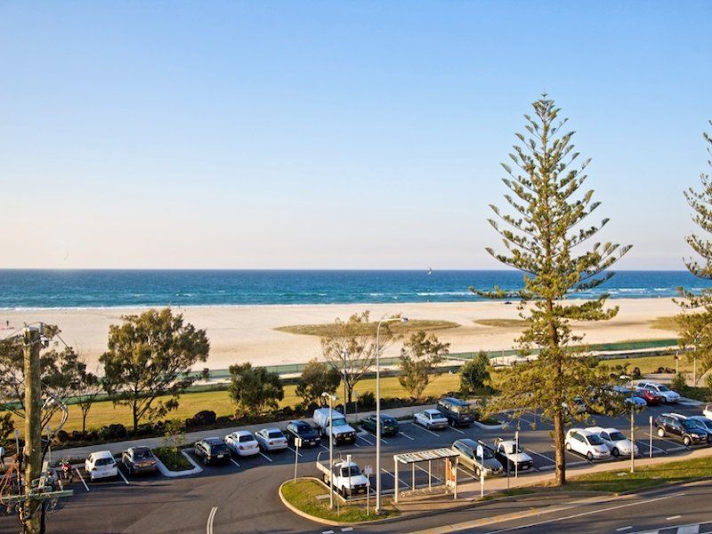 CENTRE COURT 34 Musgrave Street KIRRA QLD, Kirra - Thumbnail 3