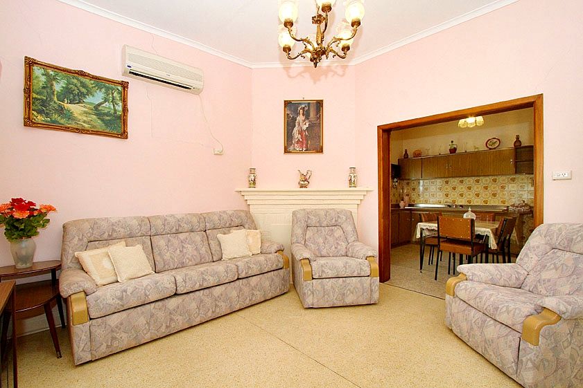 ONE LOCATION, TWO FRONTED, THREE BEDROOMS, & A FOUR CAR GARAGE!
