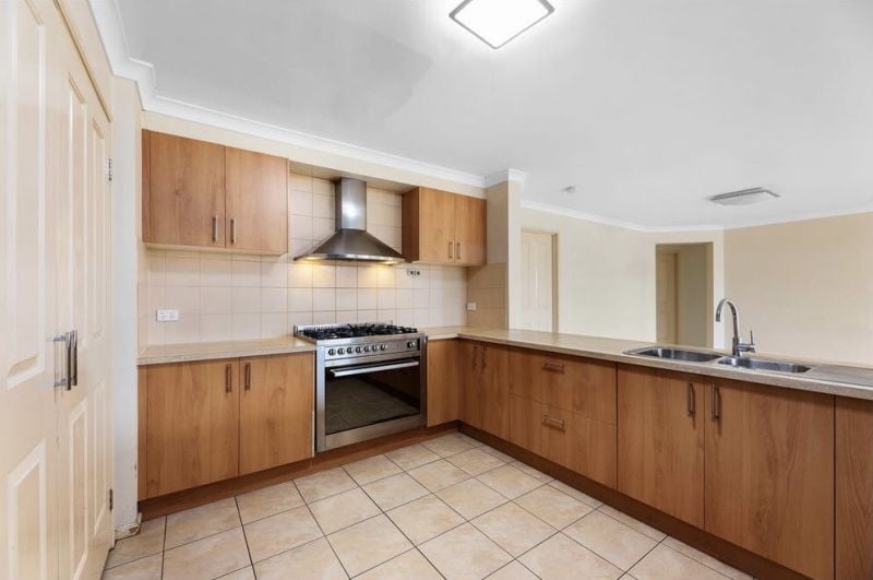 6 St James Close, Burnside Heights - Thumbnail 3