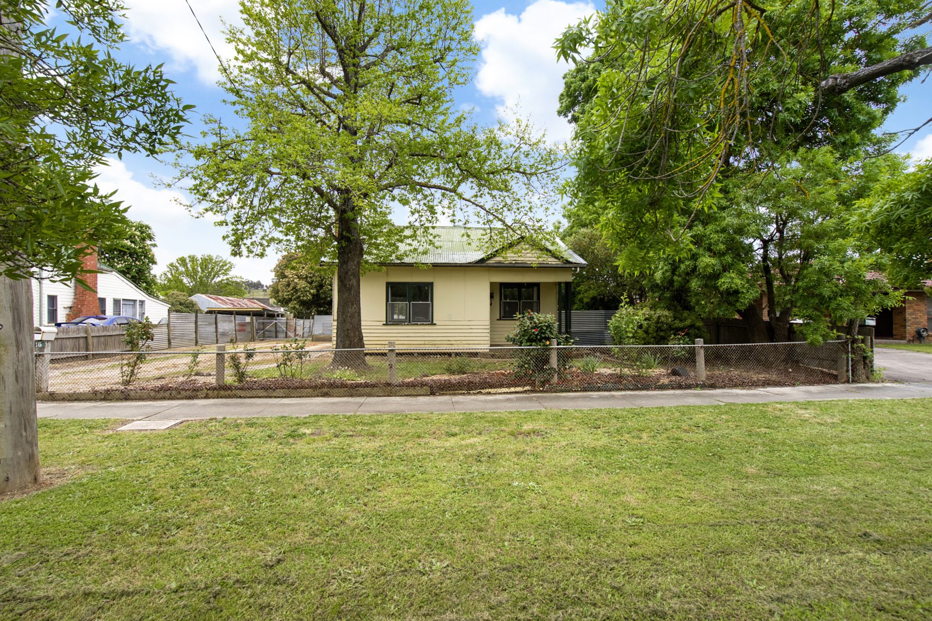 16 Leichardt Street Beaufort VIC, Beaufort - Thumbnail 2