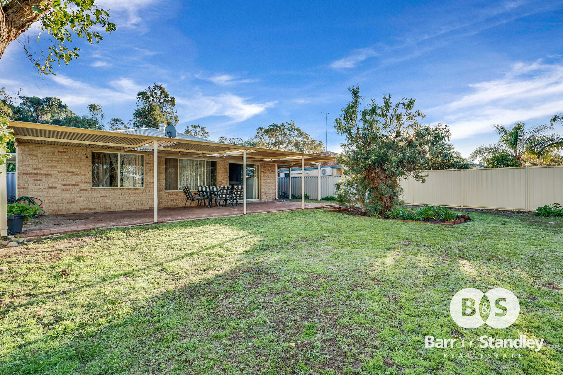 64 Winthrop Avenue College Grove , WA