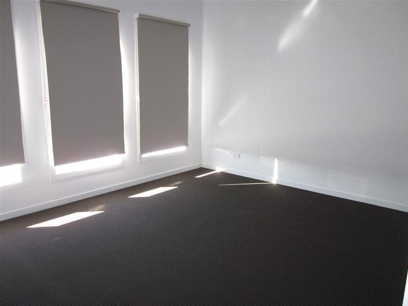 LIGHT FILLED TOWNHOUSE   *Insp Mon 19th Dec @ 5:00pm*